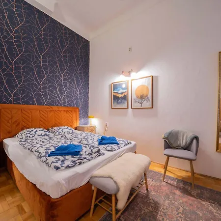 Vasvari Chic Hideaway Near The Opera House Appartamento *